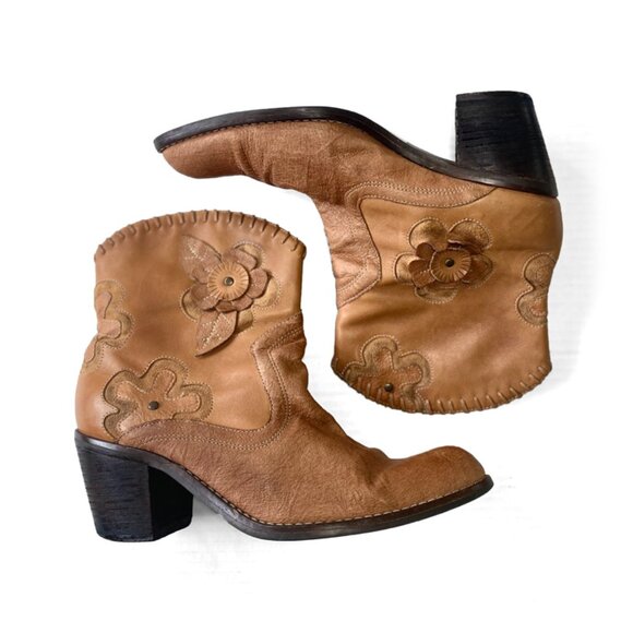 Mia Western Daisy Cowboy Booties - Picture 8 of 8
